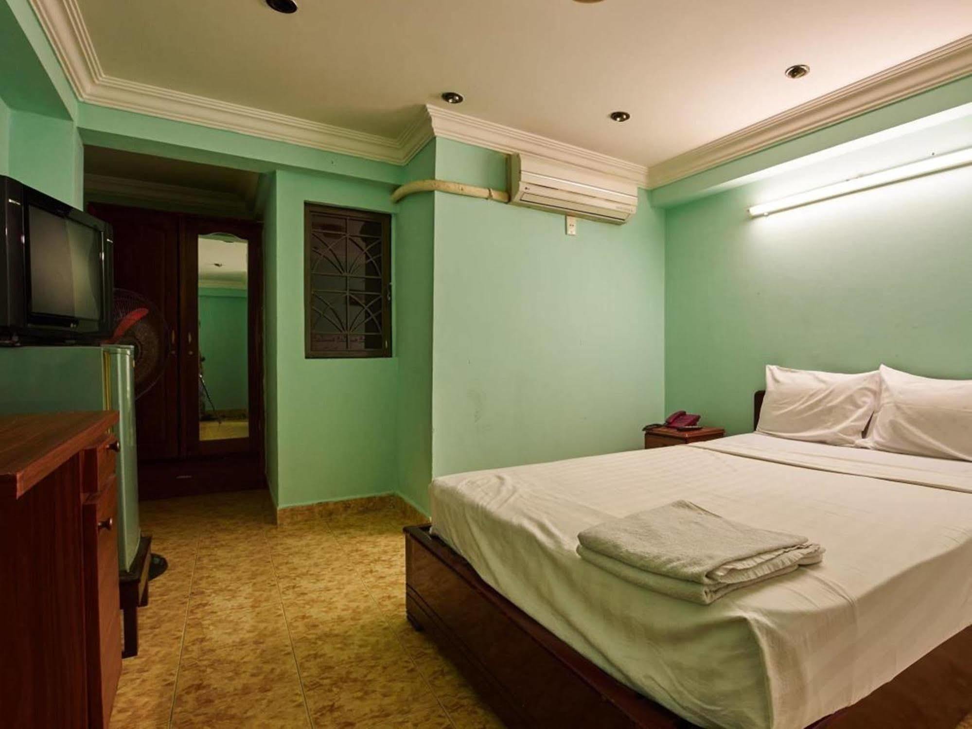 Ha Vy Hotel Hô Chi Minh-Ville Extérieur photo