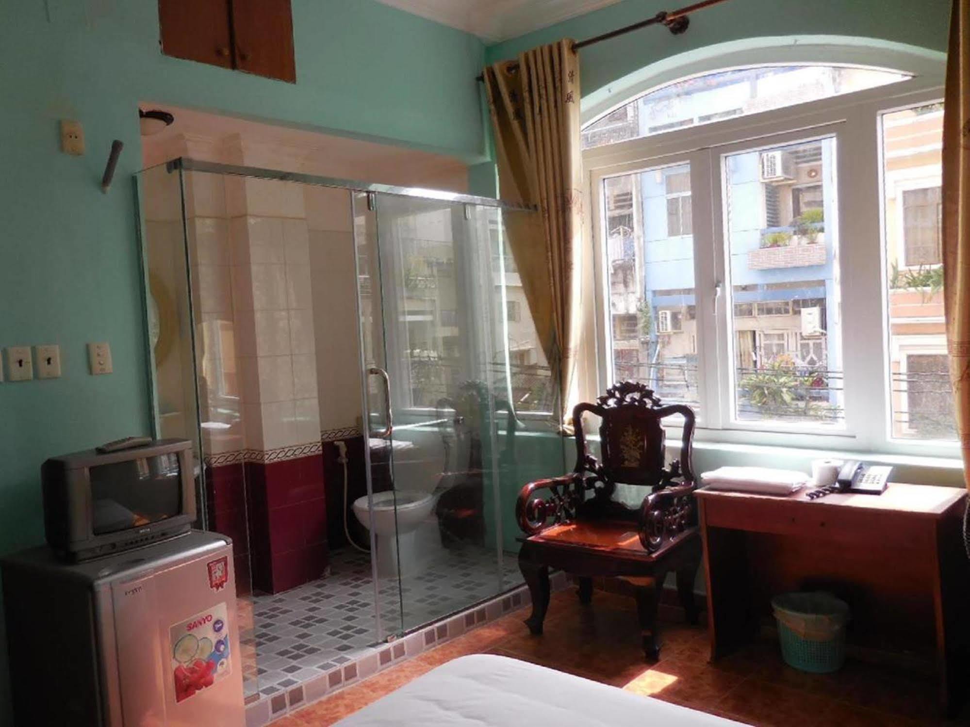 Ha Vy Hotel Hô Chi Minh-Ville Extérieur photo