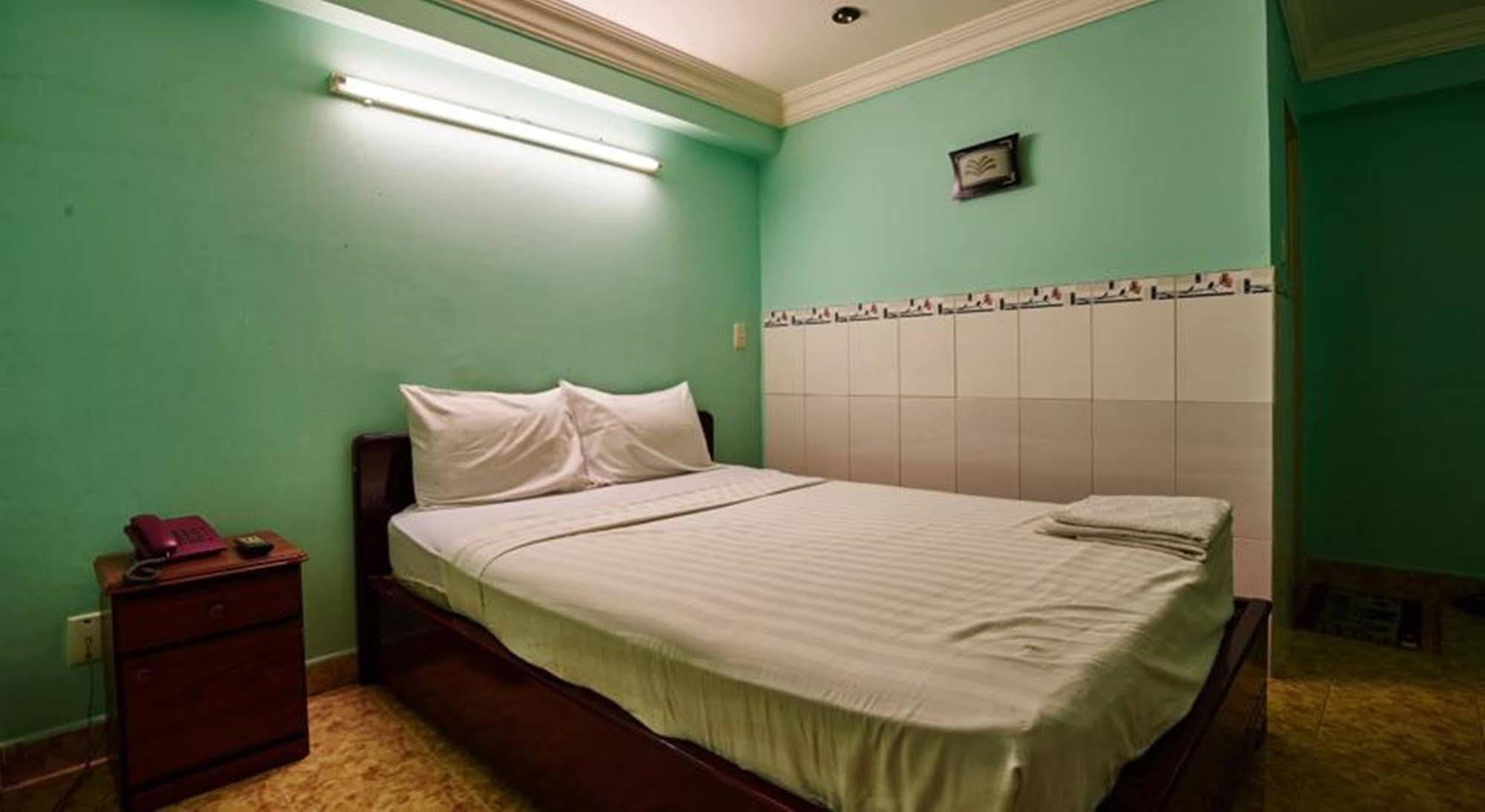 Ha Vy Hotel Hô Chi Minh-Ville Extérieur photo